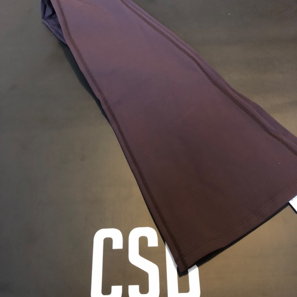 CROP SHOP BOUTIQUE FORM INVISIBLE SCRUNCH FLARE LEGGINGS - Picture 4 of 4